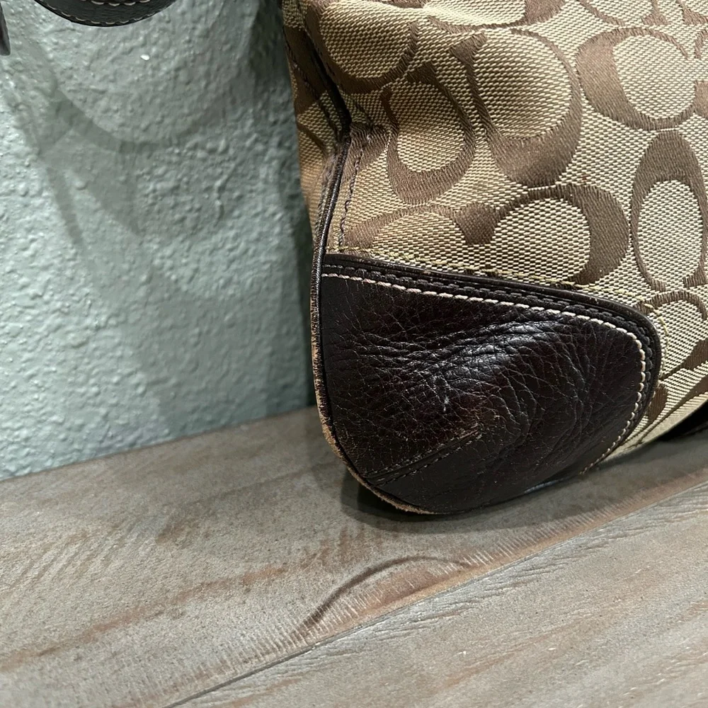 Vintage Authentic Signature Coach Shoulder Handbag - Picture 4 of 11